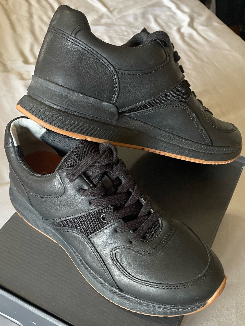 Tread Trainer by Everlane | Black / Gum | Sz: F9 / M7